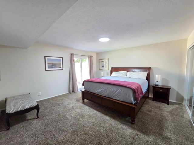 7233 Bobwhite Lane NE, Albuquerque, NM 87109