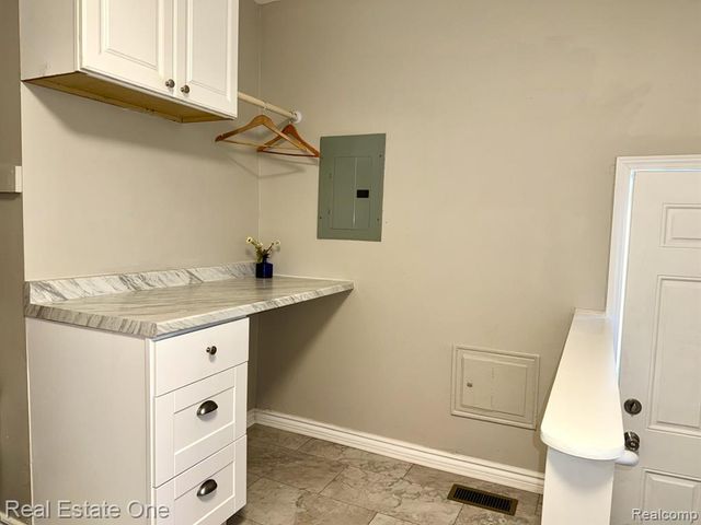 731 Stanley Avenue, Pontiac, MI 48340