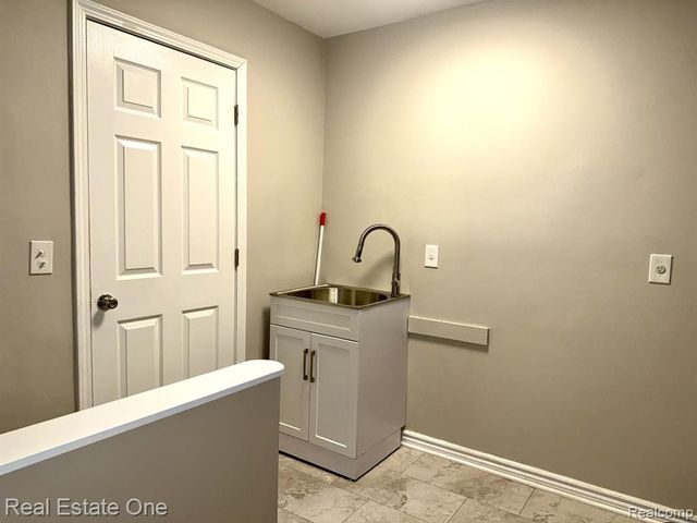 731 Stanley Avenue, Pontiac, MI 48340