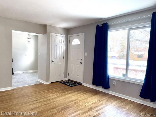 731 Stanley Avenue, Pontiac, MI 48340