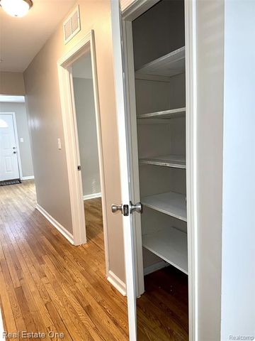 731 Stanley Avenue, Pontiac, MI 48340