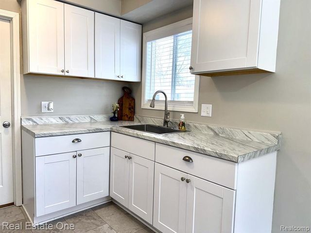 731 Stanley Avenue, Pontiac, MI 48340