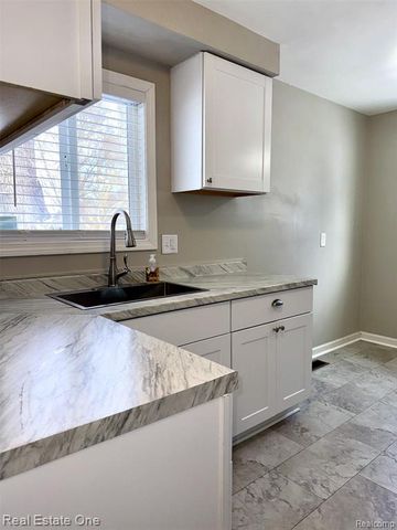 731 Stanley Avenue, Pontiac, MI 48340