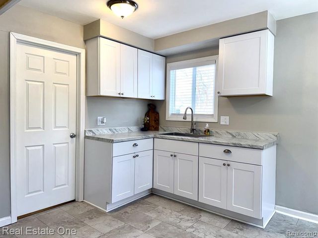 731 Stanley Avenue, Pontiac, MI 48340