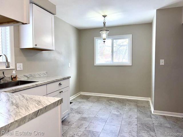 731 Stanley Avenue, Pontiac, MI 48340