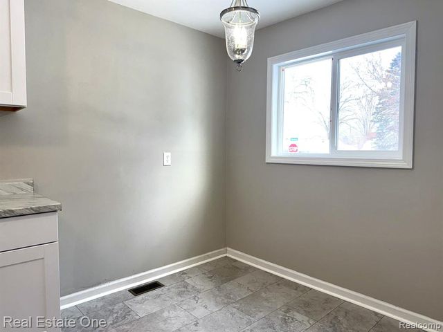 731 Stanley Avenue, Pontiac, MI 48340