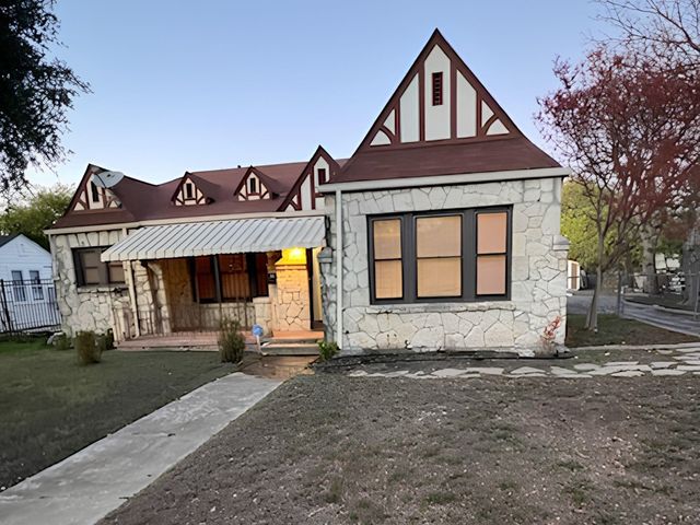2045 W Magnolia Avenue, San Antonio, TX 78201