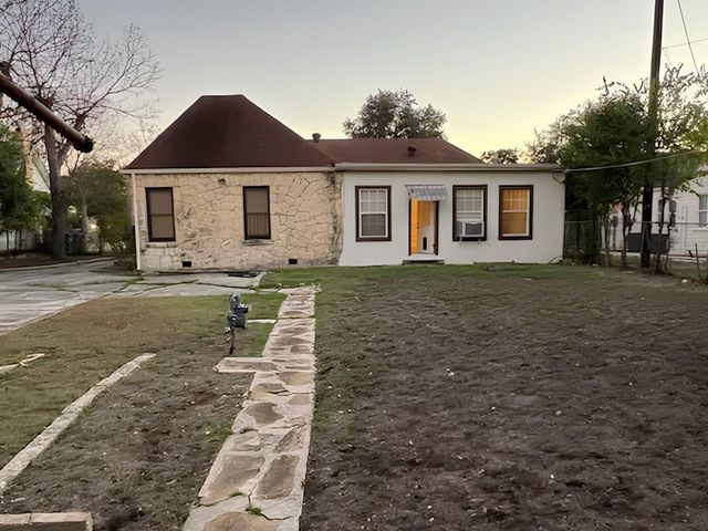 2045 W Magnolia Avenue, San Antonio, TX 78201