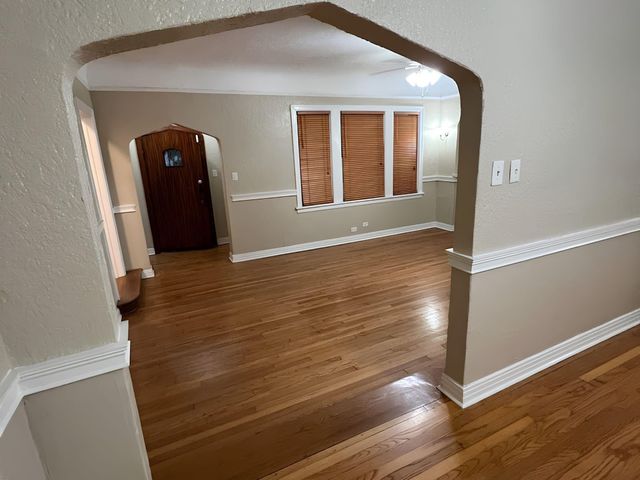 2045 W Magnolia Avenue, San Antonio, TX 78201