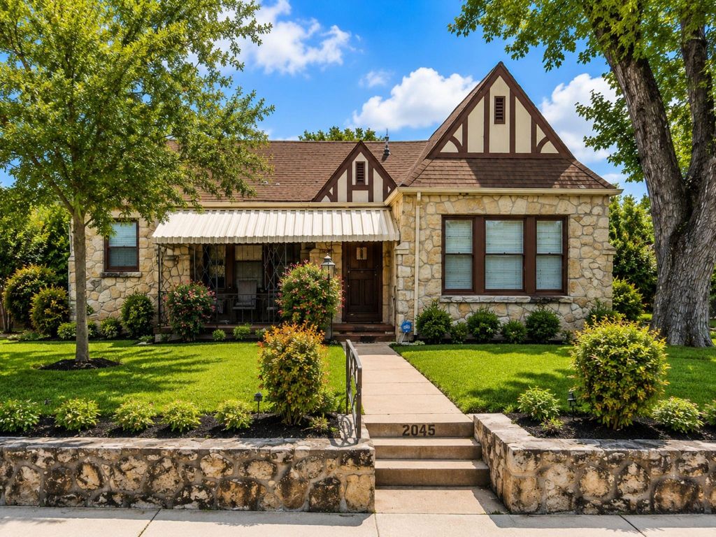 2045 W Magnolia Avenue, San Antonio, TX 78201