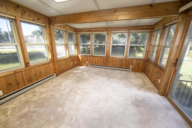 3262 S Whitnall AVENUE, Milwaukee, WI 53207
