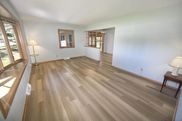 3262 S Whitnall AVENUE, Milwaukee, WI 53207