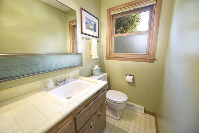3262 S Whitnall AVENUE, Milwaukee, WI 53207