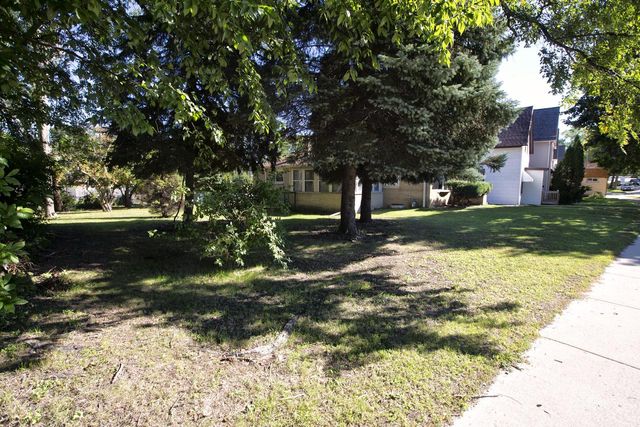 3262 S Whitnall AVENUE, Milwaukee, WI 53207
