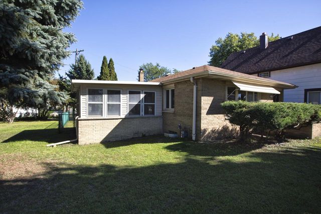 3262 S Whitnall AVENUE, Milwaukee, WI 53207