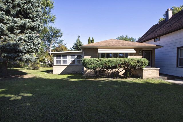 3262 S Whitnall AVENUE, Milwaukee, WI 53207
