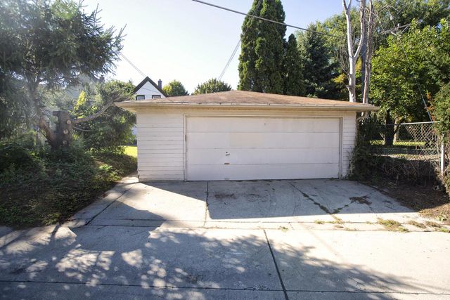 3262 S Whitnall AVENUE, Milwaukee, WI 53207
