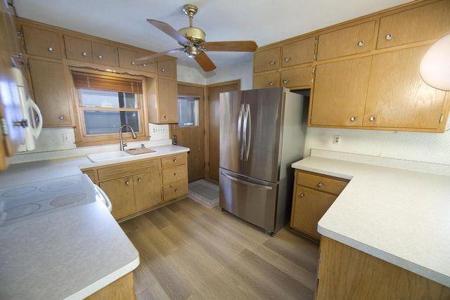 3262 S Whitnall AVENUE, Milwaukee, WI 53207