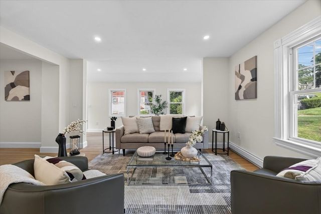 6 Hillside Ave, Woburn, MA 01801