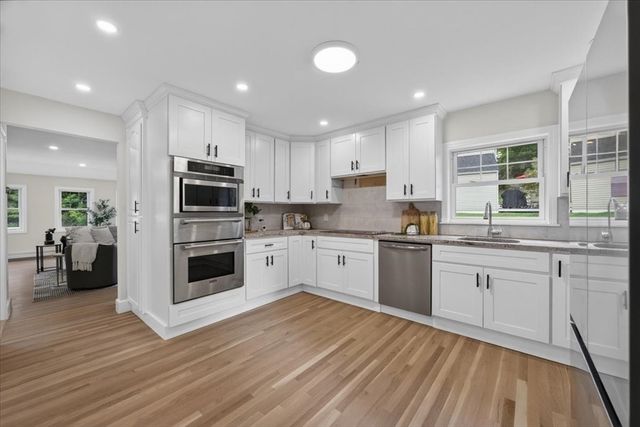 6 Hillside Ave, Woburn, MA 01801