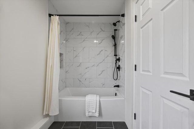 6 Hillside Ave, Woburn, MA 01801