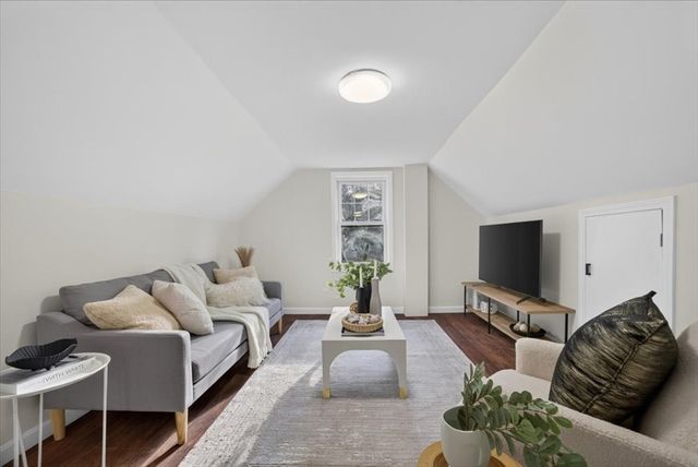 6 Hillside Ave, Woburn, MA 01801