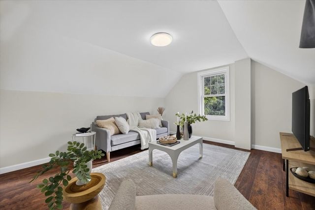6 Hillside Ave, Woburn, MA 01801