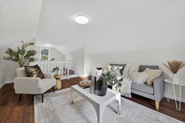 6 Hillside Ave, Woburn, MA 01801