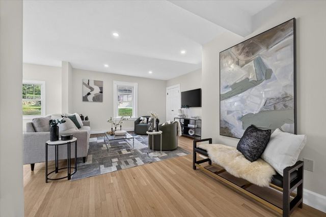6 Hillside Ave, Woburn, MA 01801