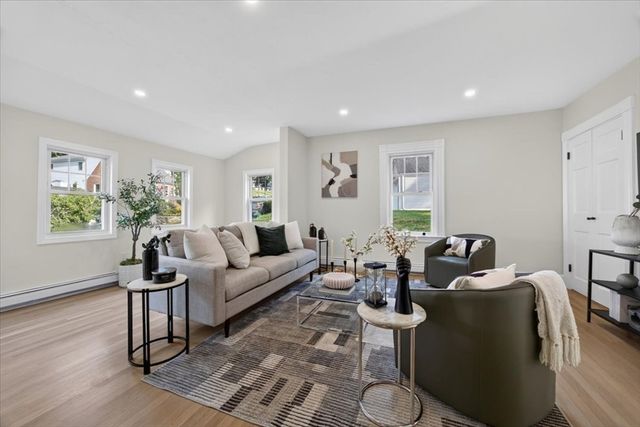 6 Hillside Ave, Woburn, MA 01801