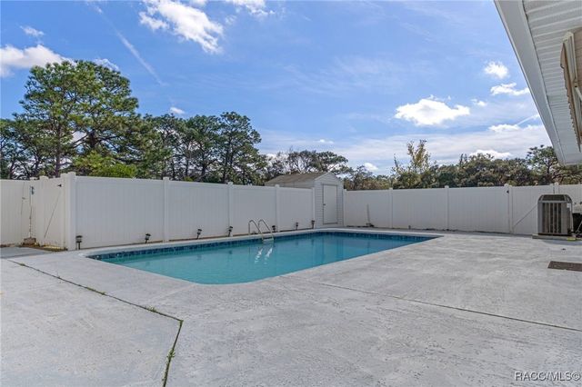 649 S West Bend Point, Lecanto, FL 34461