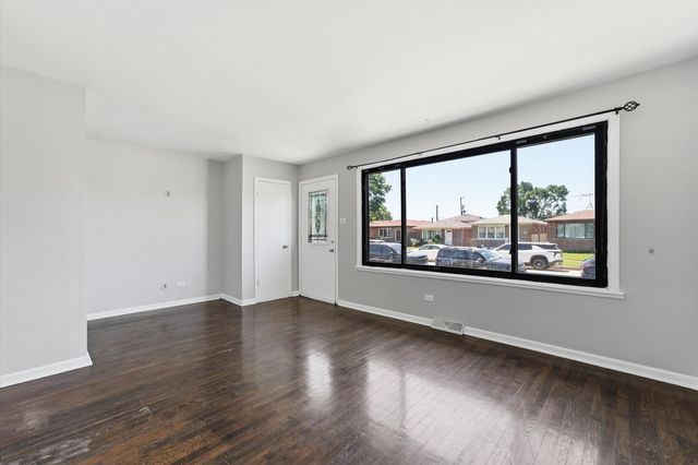 2736 E 127th Street, Chicago, IL 60633