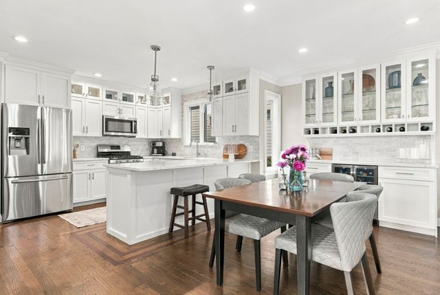 113 Watertown St 113, Watertown, MA 02472
