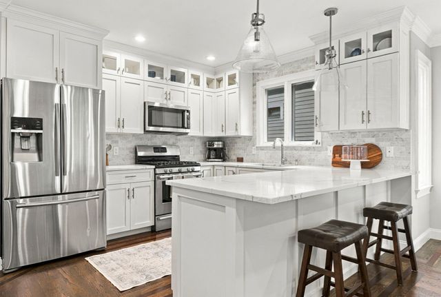 113 Watertown St 113, Watertown, MA 02472