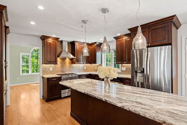 29 Delucia Way, North Andover, MA 01845