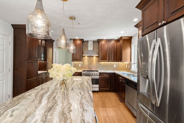 29 Delucia Way, North Andover, MA 01845