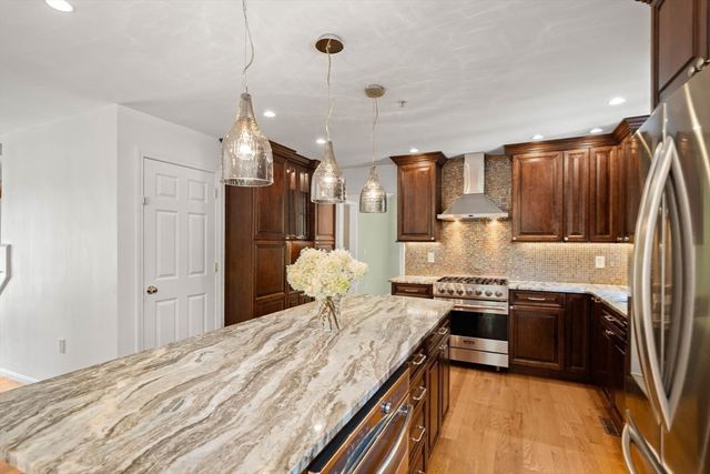 29 Delucia Way, North Andover, MA 01845