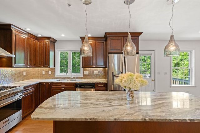 29 Delucia Way, North Andover, MA 01845