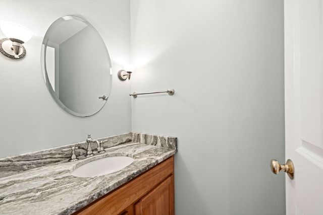 29 Delucia Way, North Andover, MA 01845