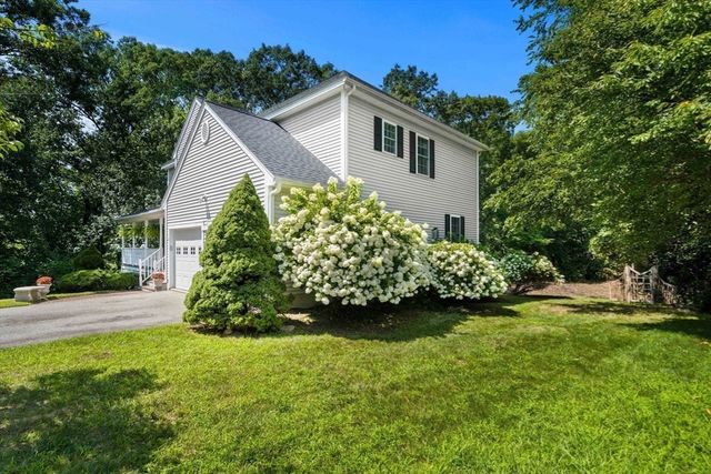 29 Delucia Way, North Andover, MA 01845