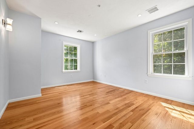 29 Delucia Way, North Andover, MA 01845