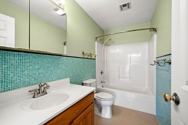 29 Delucia Way, North Andover, MA 01845