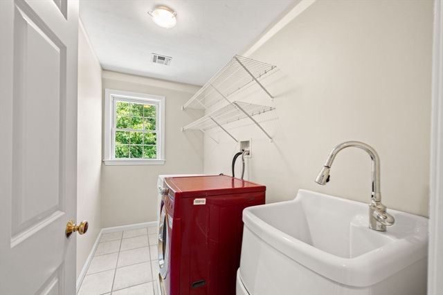 29 Delucia Way, North Andover, MA 01845