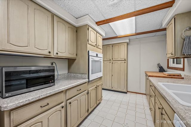 6N365 Essex Avenue, St. Charles, IL 60174