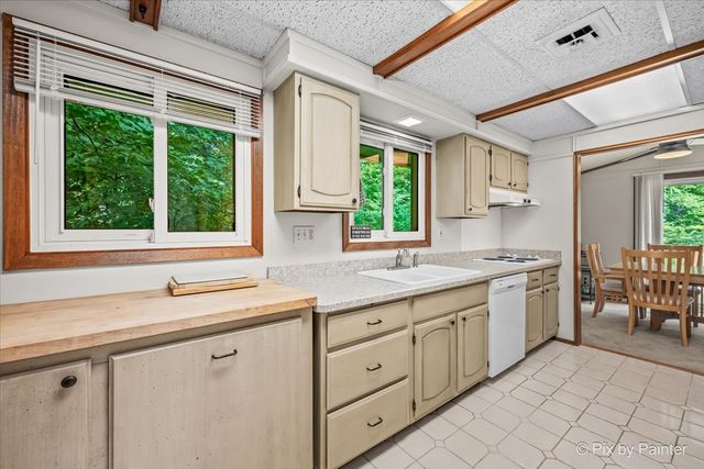6N365 Essex Avenue, St. Charles, IL 60174