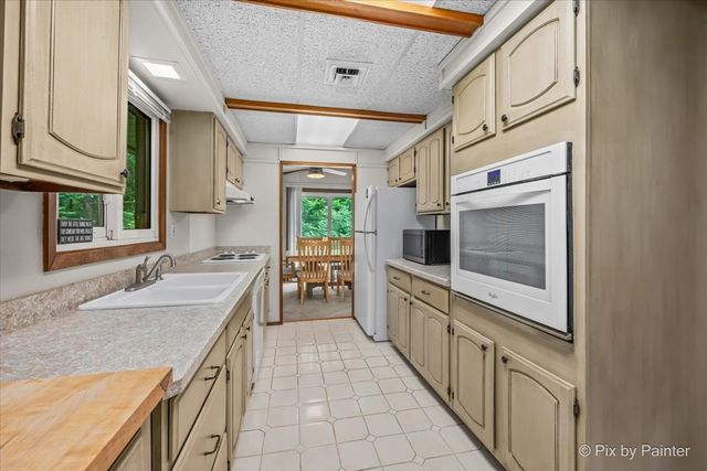 6N365 Essex Avenue, St. Charles, IL 60174