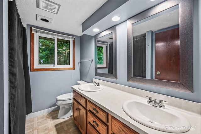 6N365 Essex Avenue, St. Charles, IL 60174