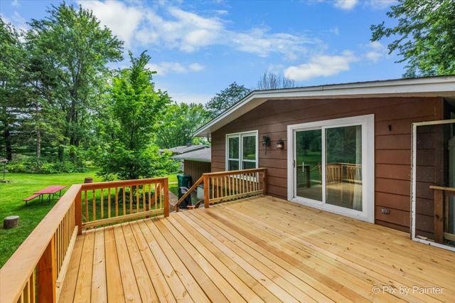 6N365 Essex Avenue, St. Charles, IL 60174