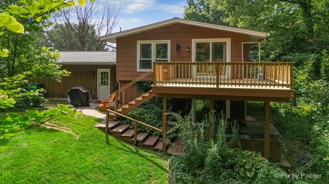6N365 Essex Avenue, St. Charles, IL 60174