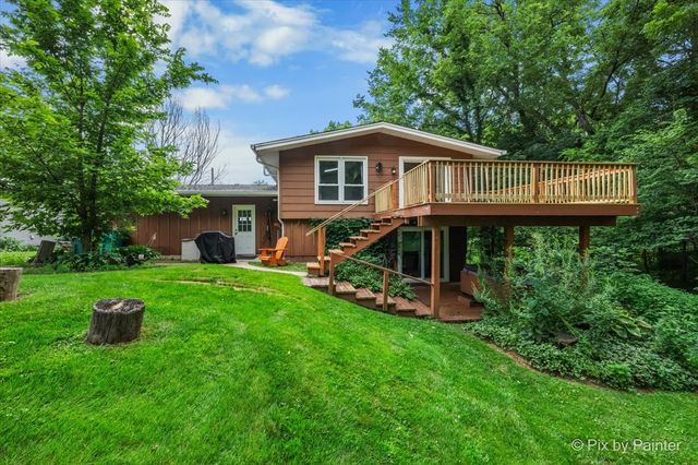 6N365 Essex Avenue, St. Charles, IL 60174